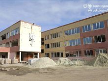 Как идёт капремонт старооскольской школы №2: фасад готов наполовину, кровля полностью