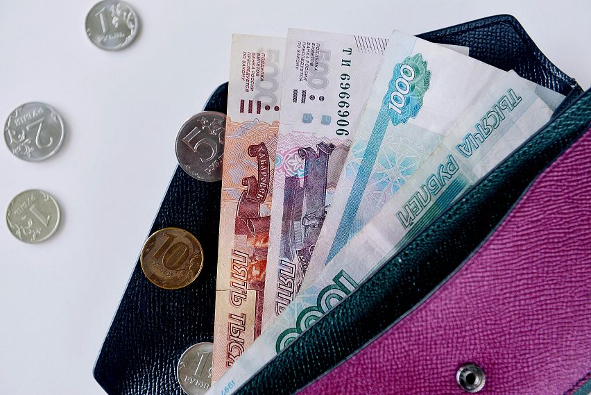 В Белгородской области увеличат зарплату наименее обеспеченным бюджетным работникам 