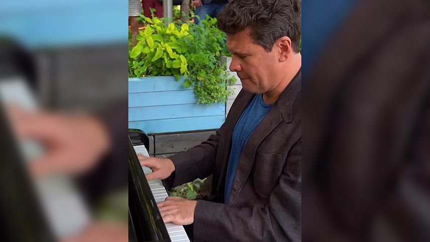 Пианист-виртуоз Денис Мацуев сыграл на рояле в Белгороде