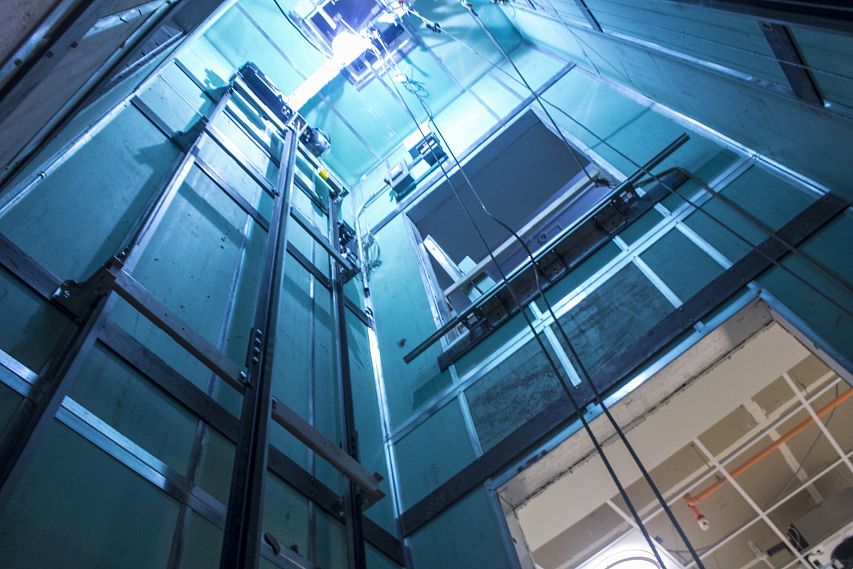 Почти 160 изношенных лифтов заменят в Старом Осколе до конца года
