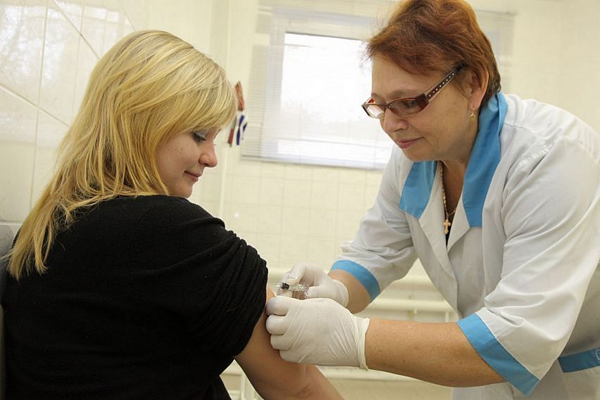 Сотрудники ОЭМК проходят вакцинацию