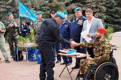 В День воздушно-десантных войск белгородским росгвардейцам–десантникам вручили памятные ордена