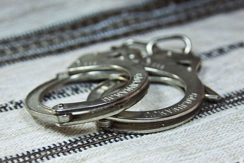 Старооскольский суд арестовал сожителя 13-летней девочки
