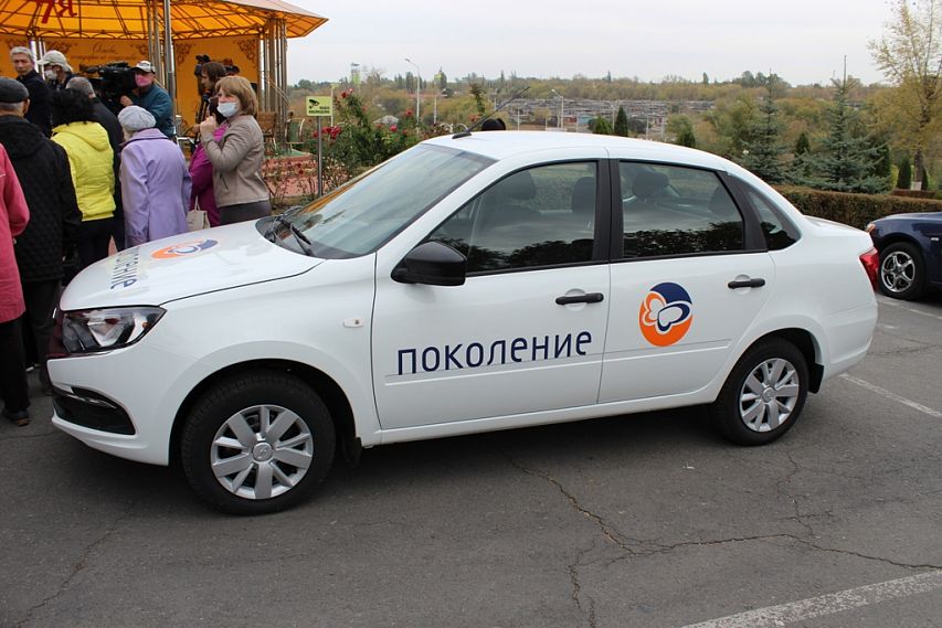 Губкинский Совет ветеранов получил автомобиль от Фонда «Поколение» Андрея Скоча