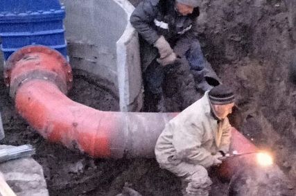 В Старом Осколе заменили аварийный участок магистрального водовода на новую ветку