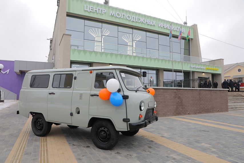 Фонд «Поколение» подарил старооскольским добровольцам автомобиль УАЗ-375