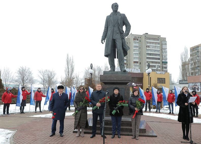 Старооскольцы почтили память бывшего директора ОЭМК Алексея Угарова