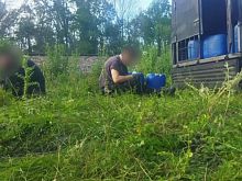 Локомотивные бригады старооскольского депо сливали солярку в канистры и сбрасывали вдоль путей