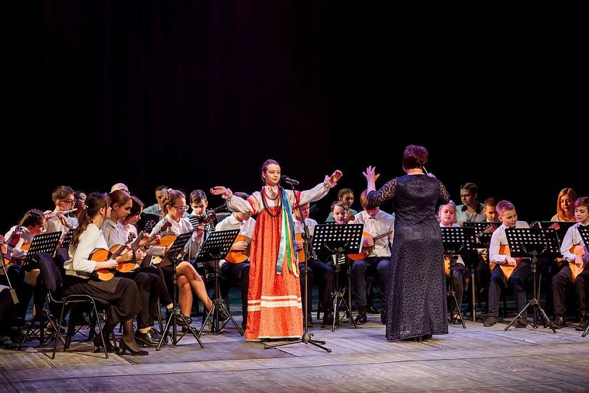 В Старом Осколе зимняя творческая школа завершилась гала-концертом на сцене театра