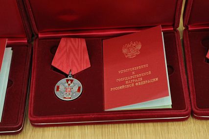 Девять сотрудников ОЭМК И ЛГОКа удостоены государственных наград