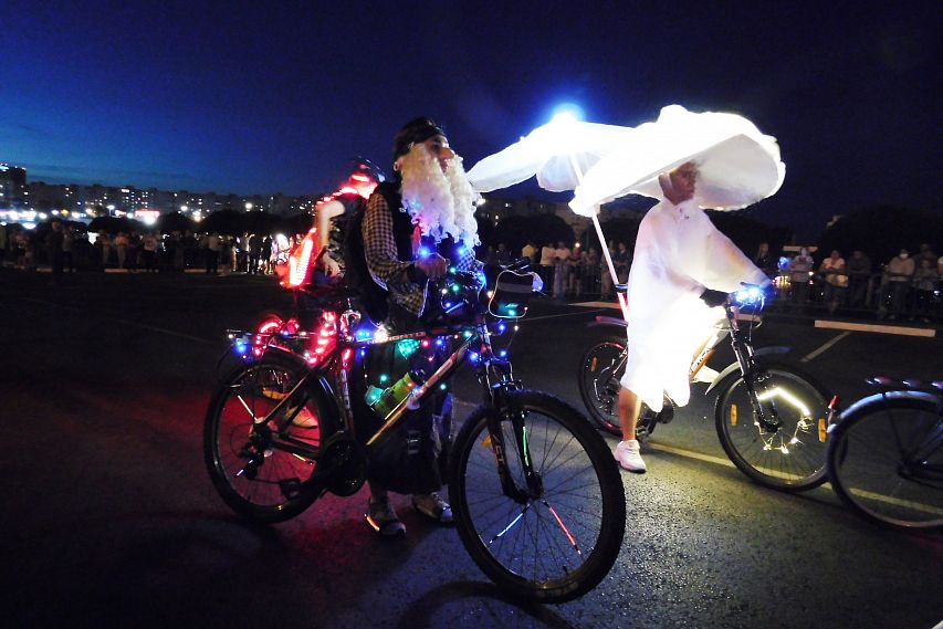 Ночной костюмированный велопарад прошел в Старом Осколе во второй день форума «Зеленая столица»