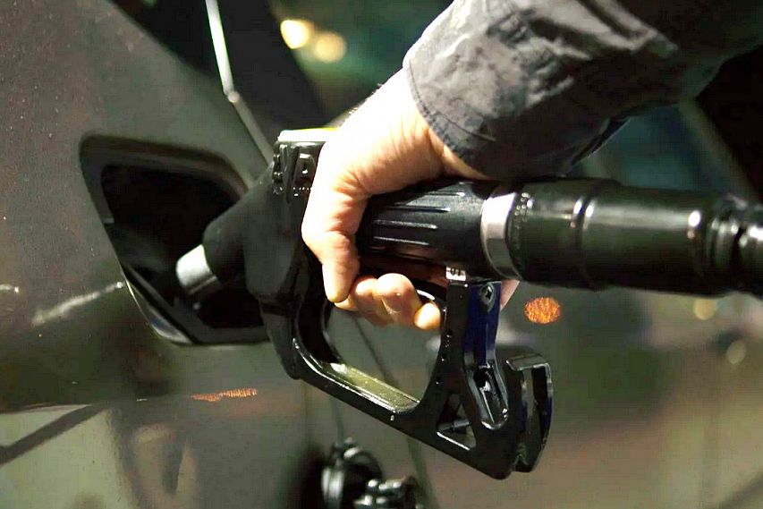 Цены на бензин в России не изменятся из-за ситуации на нефтяном рынке