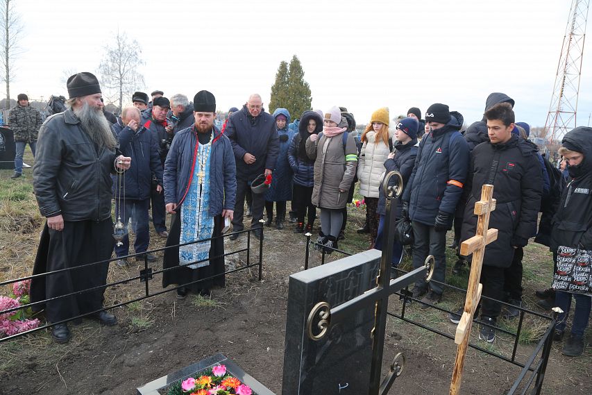 В старооскольском селе Роговатое освятили место захоронения полного Георгиевского кавалера Дмитрия Рожкова