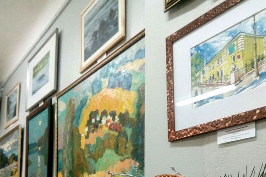 В Старооскольском художественном музее открылась традиционная выставка «Картина года»