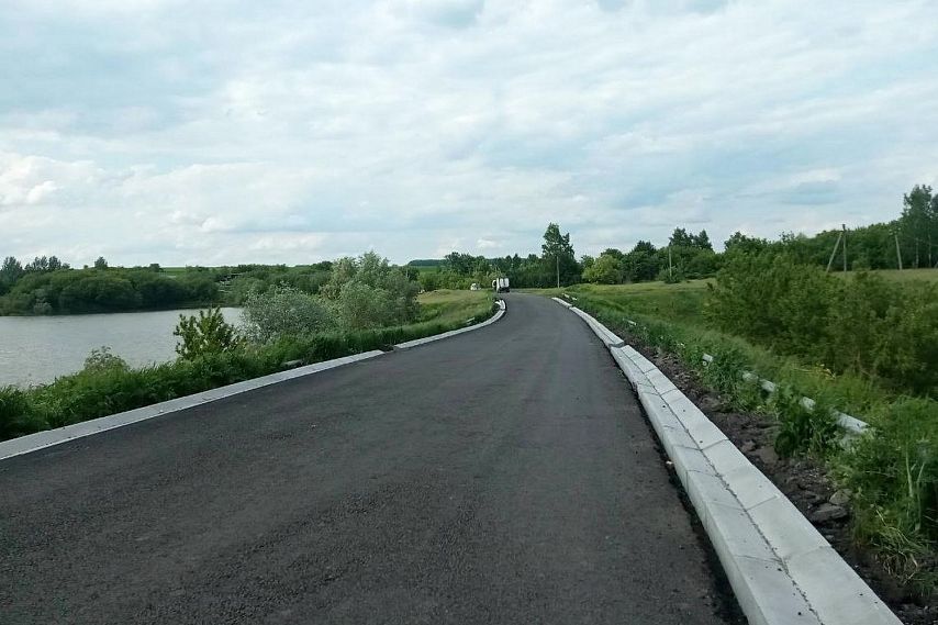 В Старооскольском округе ремонтируют подъездную дорогу к селу Нагольное