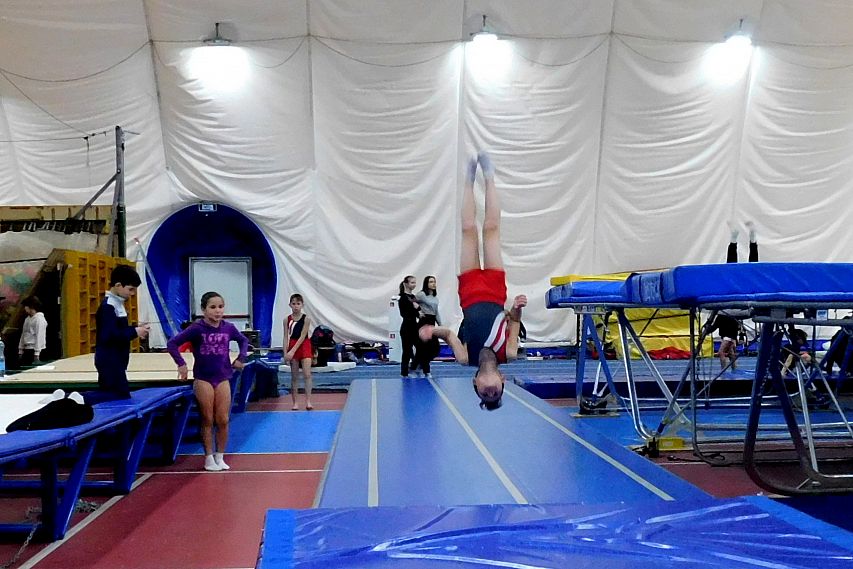 В Старый Оскол на первенство Белгородской области по прыжкам на батуте приехали 170 спортсменов