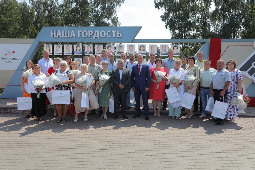 Фотографии лучших сотрудников ОЭМК размещены на Доске почёта предприятия в канун Дня металлурга