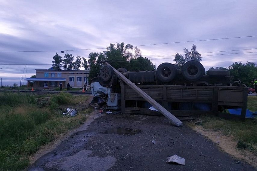 Два человека погибли в Старом Осколе после переворота КамАЗа