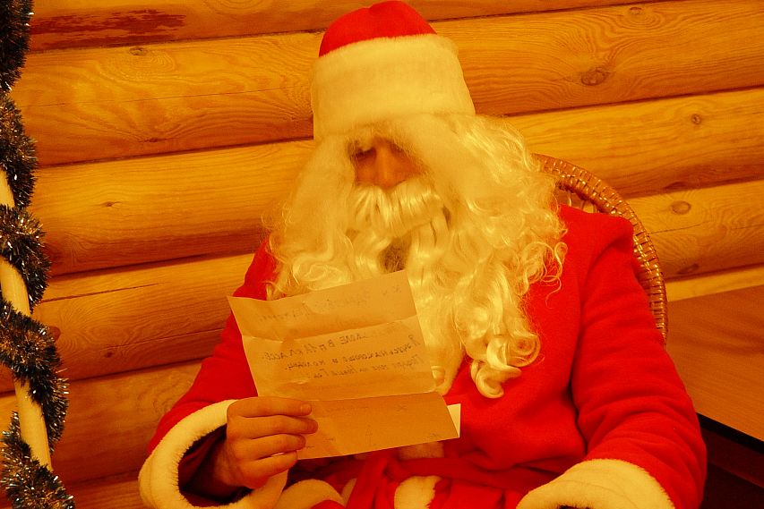 Старооскольцы могут Деду Морозу не только написать, но и позвонить