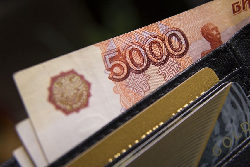 Оскольчанка лишилась 13 тысяч рублей после общения с незнакомцем