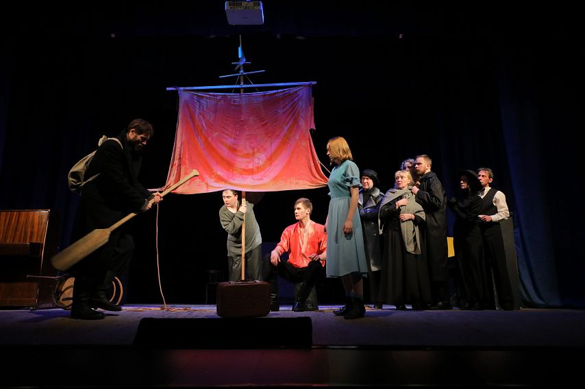 Старооскольцы увидели «Алые паруса» в постановке Борисоглебского драматического театра