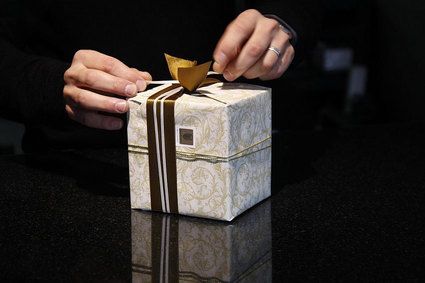 Власти напоминают о запрете подарков для чиновников
