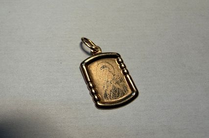 Уборщица украла из квартиры в Старом Осколе золотые украшения на 80 тысяч рублей 