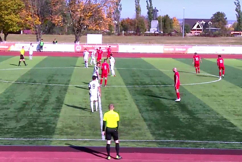 «Металлург-Оскол» уступил лидеру первенства СФФ «Центр»