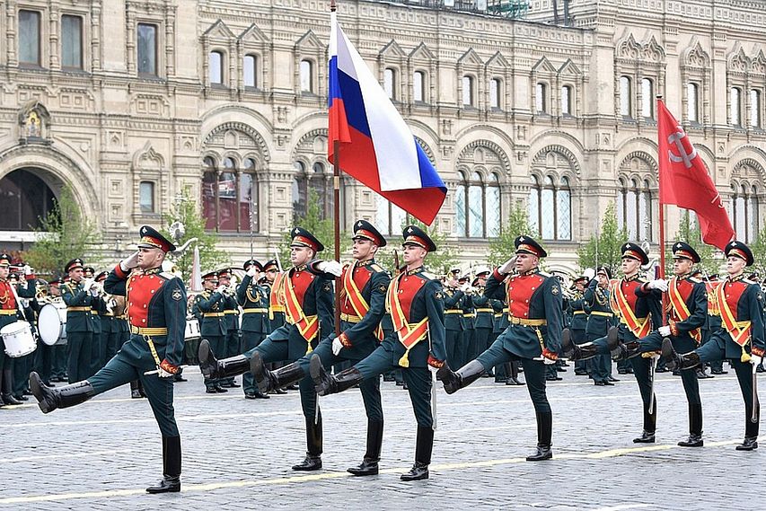 Владимир Путин назначил даты проведения Парада Победы и шествия Бессмертного полка