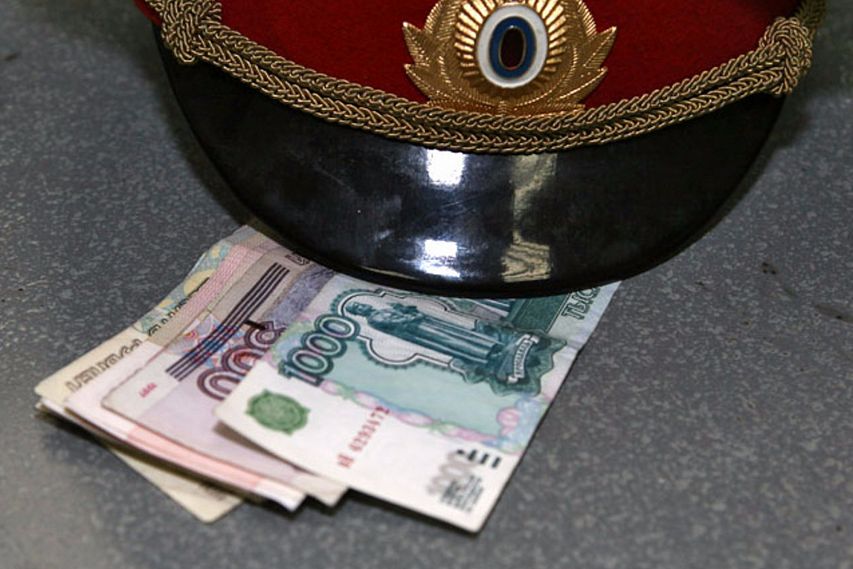 В Старом Осколе рецидивист под видом полицейского потребовал у мужчины пять тысяч рублей