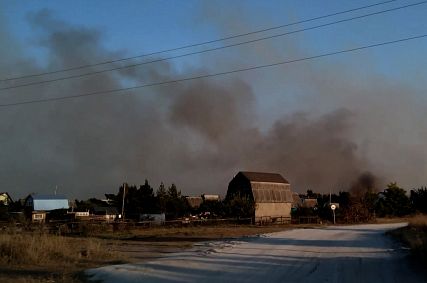 В Старом Осколе пожарные вторые сутки борются с огнём в районе Горелого леса