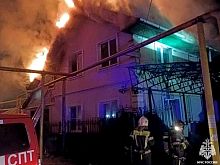 Двухэтажный жилой дом загорелся в Старом Осколе