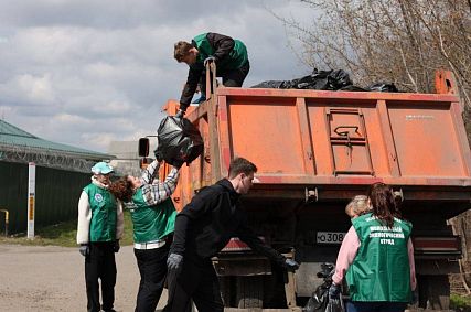 Масштабный субботник прошёл в Старом Осколе