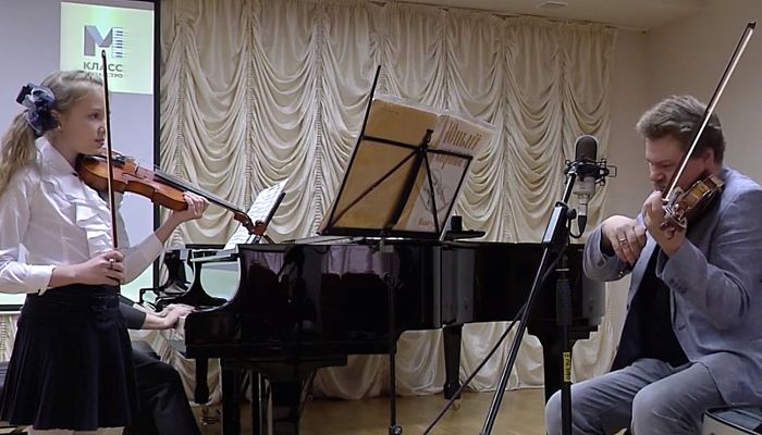Заслуженный артист России Николай Саченко провел мастер-класс по скрипке в Старом Осколе