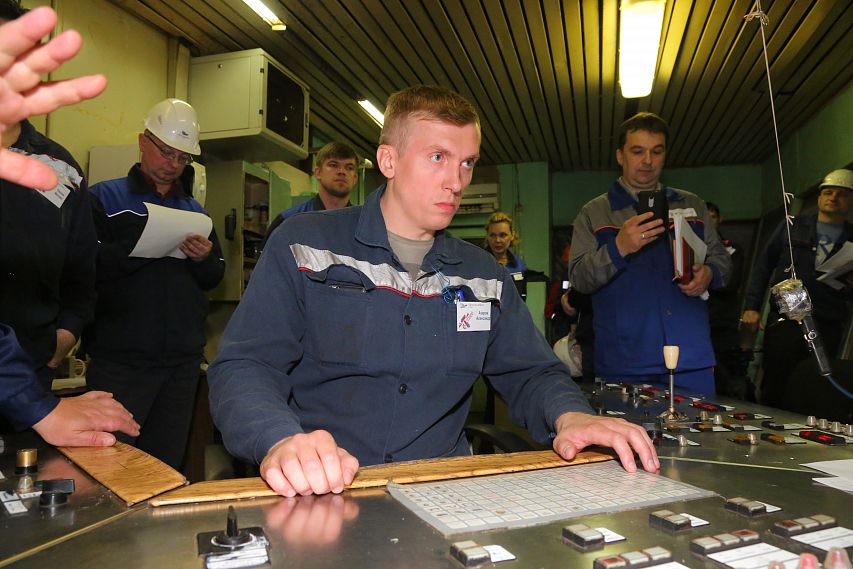 В работе металлурга нет монотонности, - считает победитель двух конкурсов профмастерства Александр Азаров