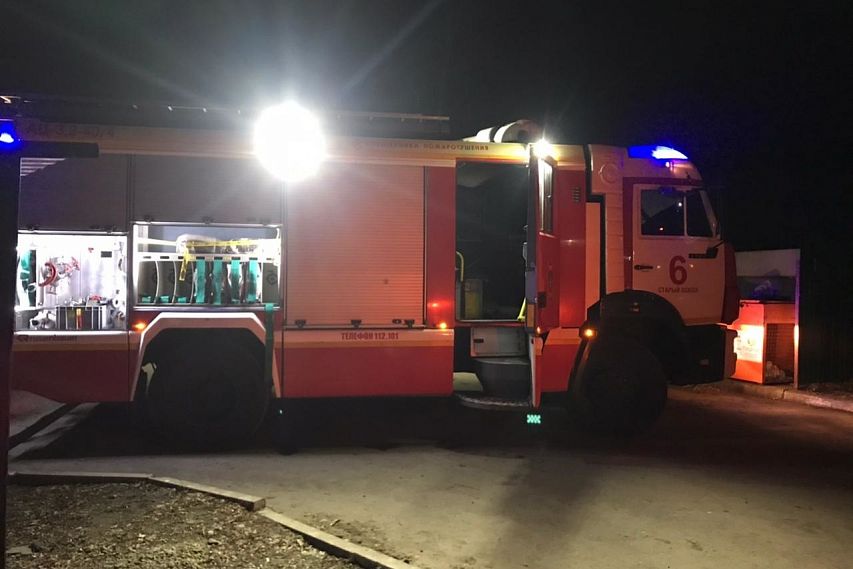 Спасатели эвакуировали 30 человек во время пожара в микрорайоне Горняк Старого Оскола