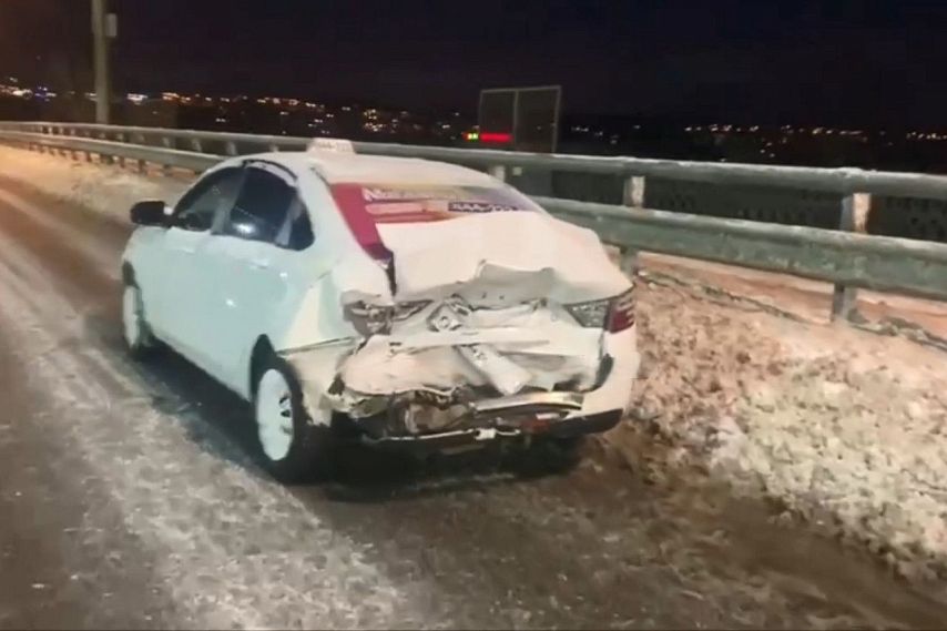 Водитель такси пострадал в результате ДТП в Старом Осколе