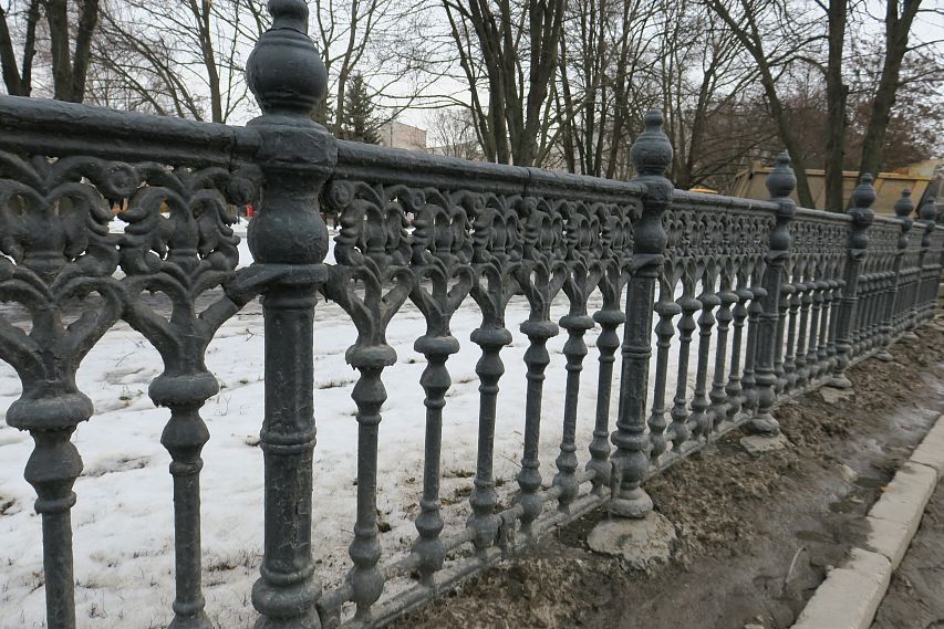 Улица без границ: в Старом Осколе во время капремонта улицы 25 Съезда КПСС убрали чугунные ограждения