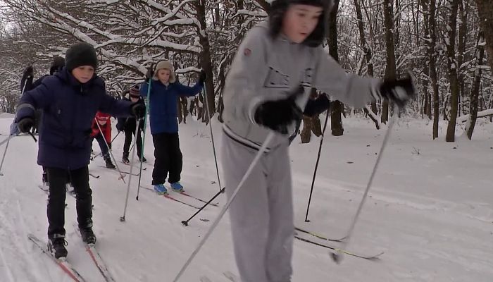 Фонд «Поколение» подарил Боброводворской школе комплект лыж