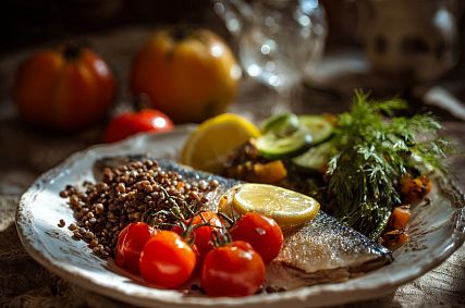 От кофе вместо завтрака до поздних ужинов: привычки, которые вредят пищеварению