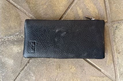 Сотрудник угрозыска в Старом Осколе нашёл кошелёк с картами и деньгами и вернул его владелице