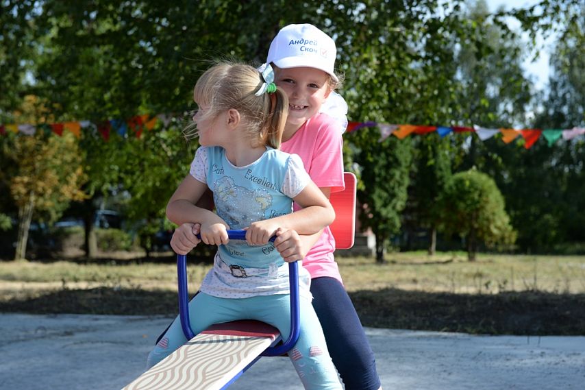 В селе Губкинского округа открылась детская спортивно-игровая площадка