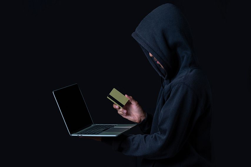 Мошенники с сайтов объявлений обманули двух старооскольцев