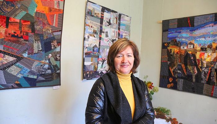 В Доме художника открылась выставка лоскутной живописи Валентины Бочаровой