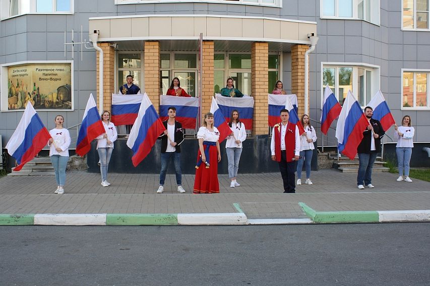 В День России жителей Старого Оскола поздравили творческие коллективы города