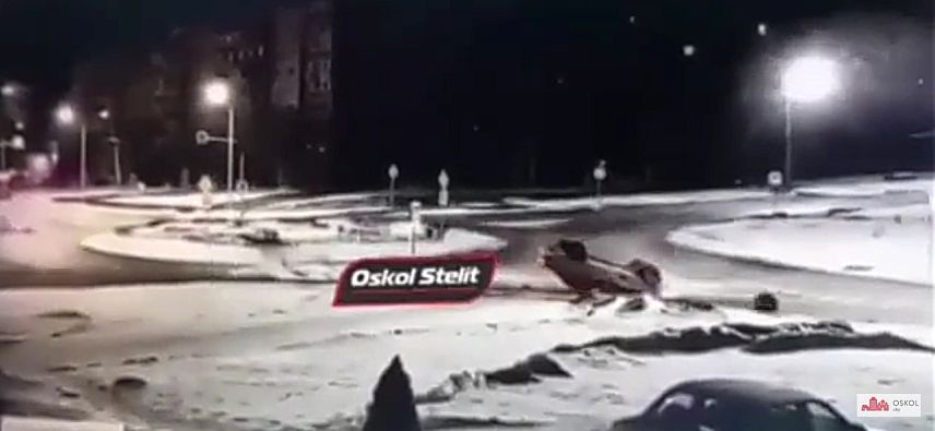 В сети появилось видео ДТП с перевёрнутым авто в Старом Осколе