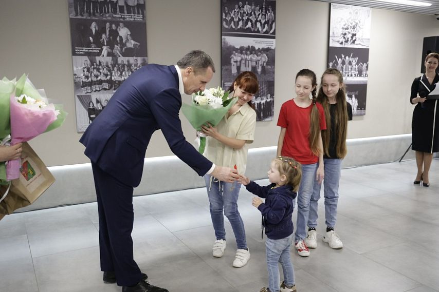 17 многодетных семьей Старооскольского округа получили ключи от нового жилья